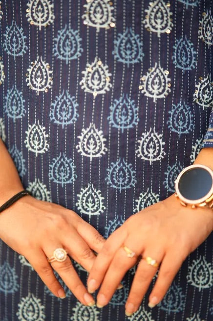 v neck blue block print straight kurti