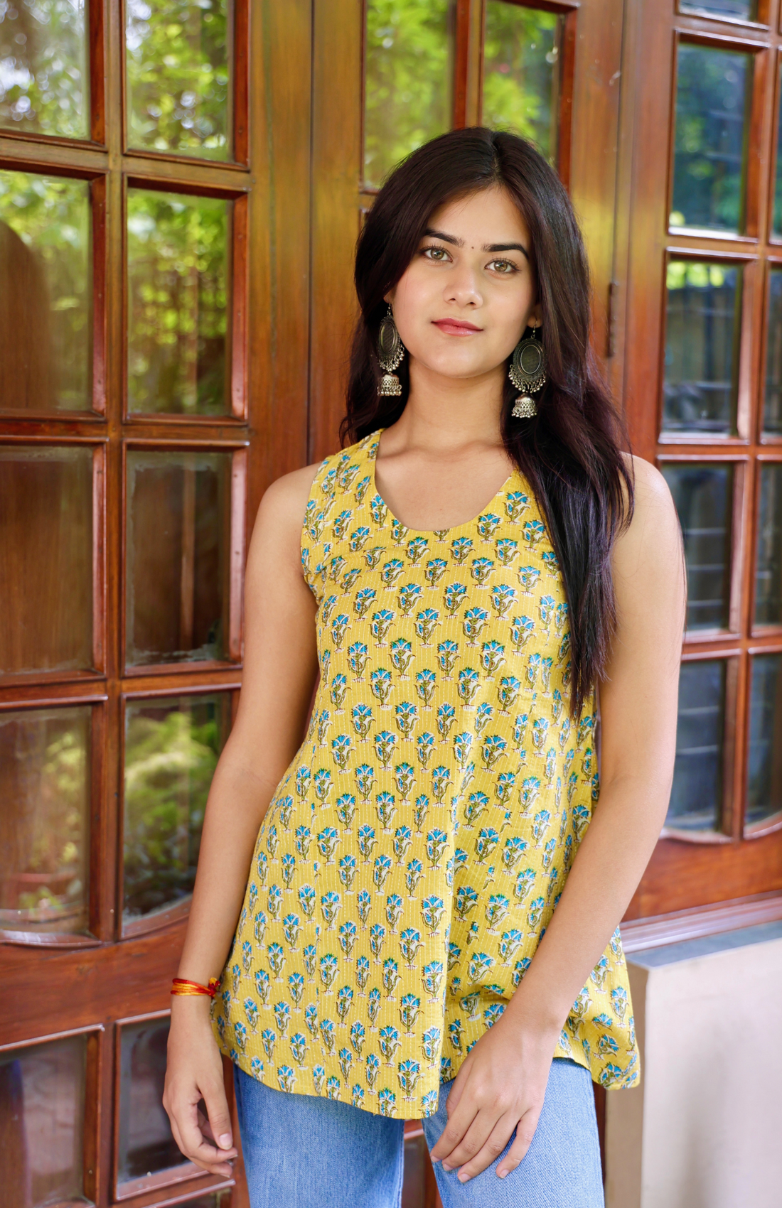 Sleeveless Short Kurtis for Jeans – Best Vacation Style