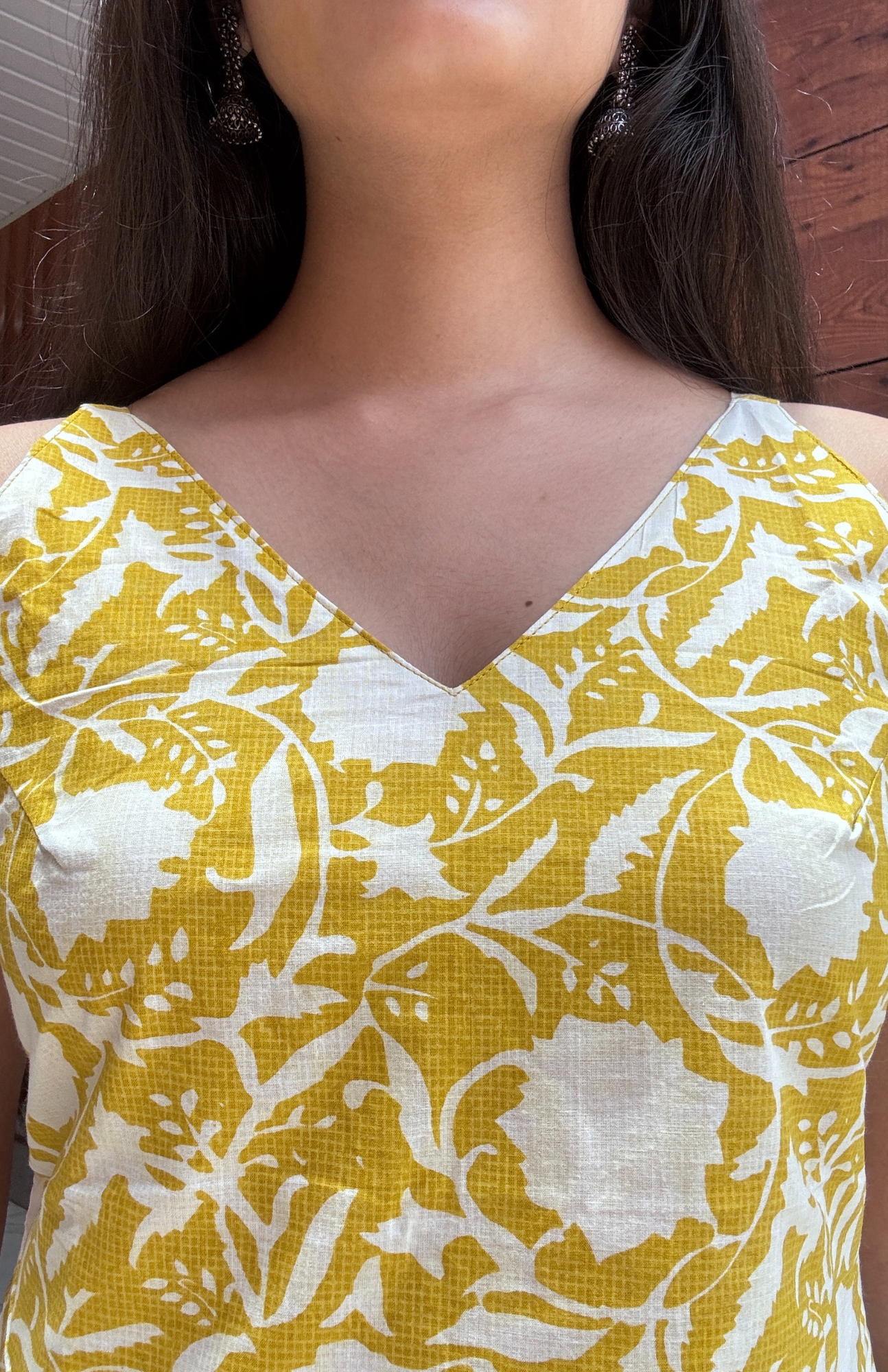 V Neck Spagetti Style Short Kurti Sleevless