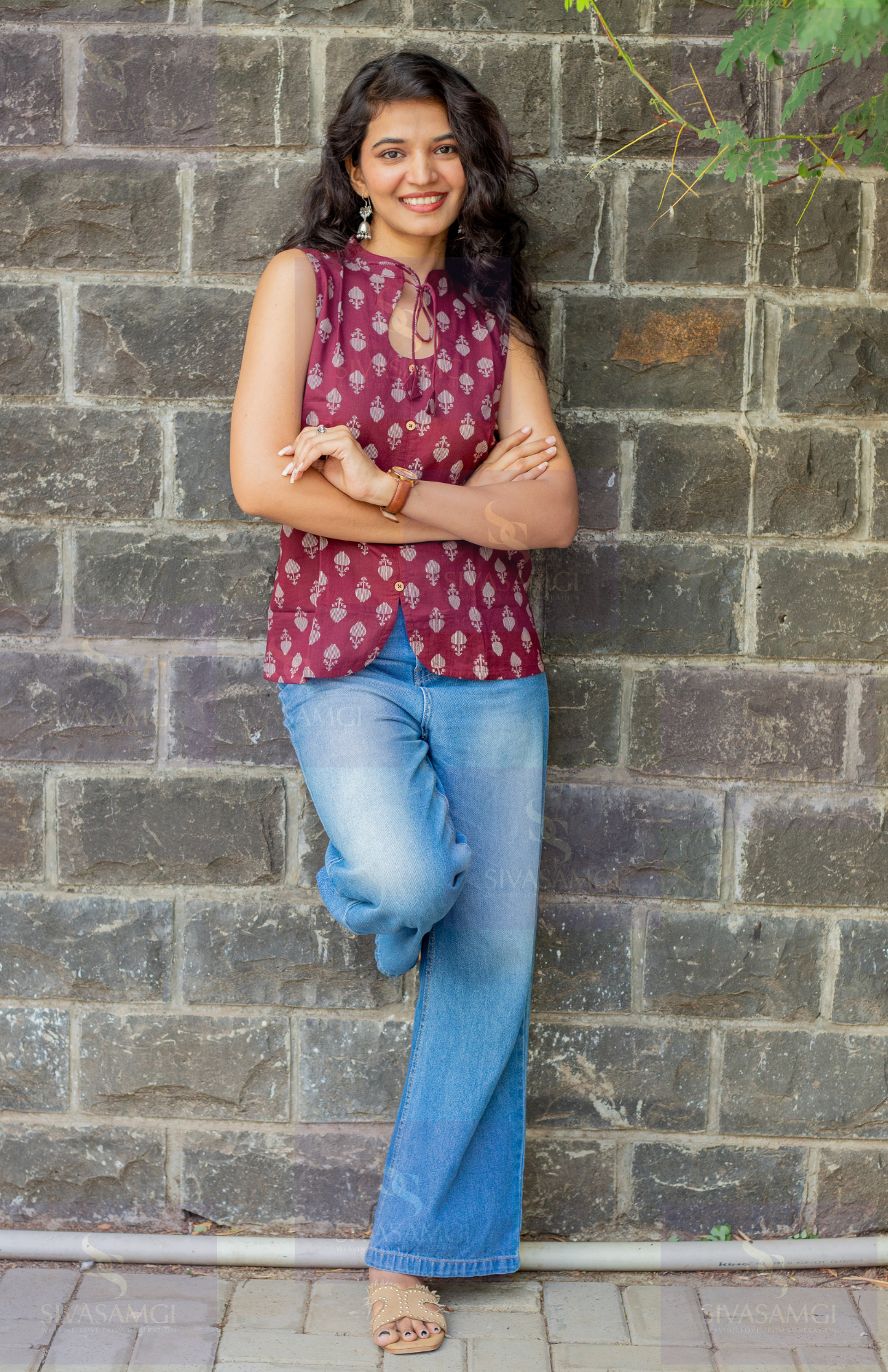 Cotton butti print top paired with jeans