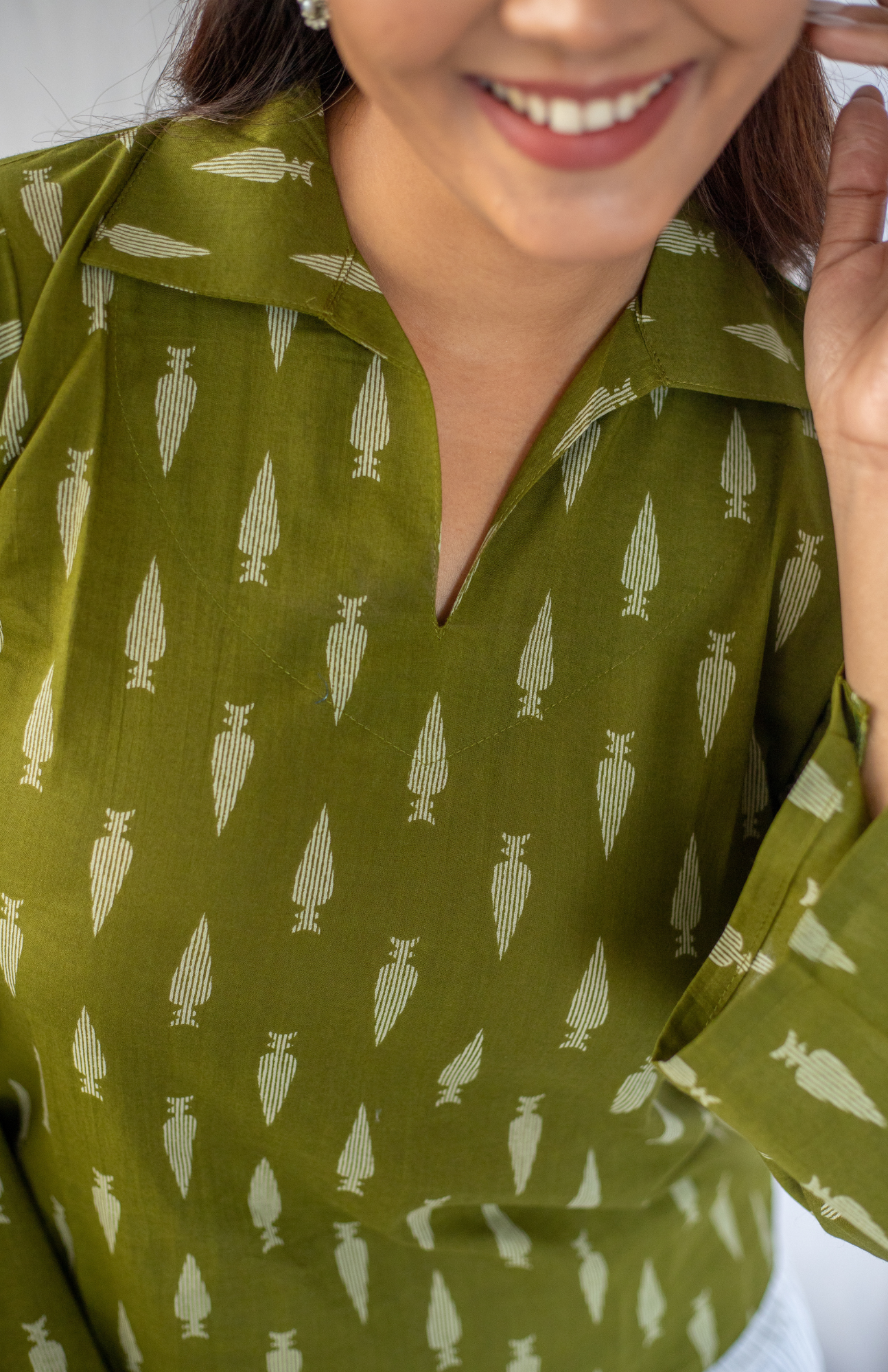 olive green leaf print cotton top notch collar detail