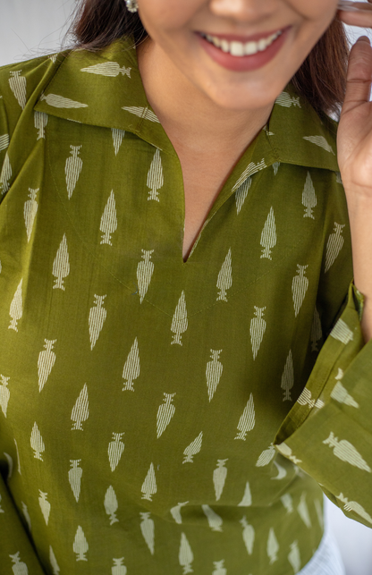 olive green leaf print cotton top notch collar detail